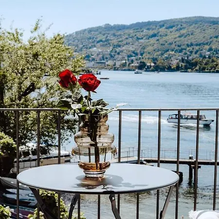 Penthouse On Isola Dei Pescatori Lägenhet